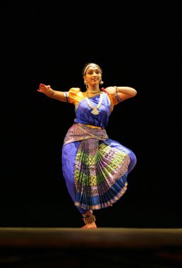 vaishnavi sainath performans gösteren bharatanatyam dans