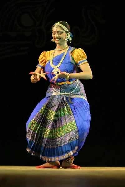 Vaishnavi sainath performans gösteren bharatanatyam dans — Stok fotoğraf