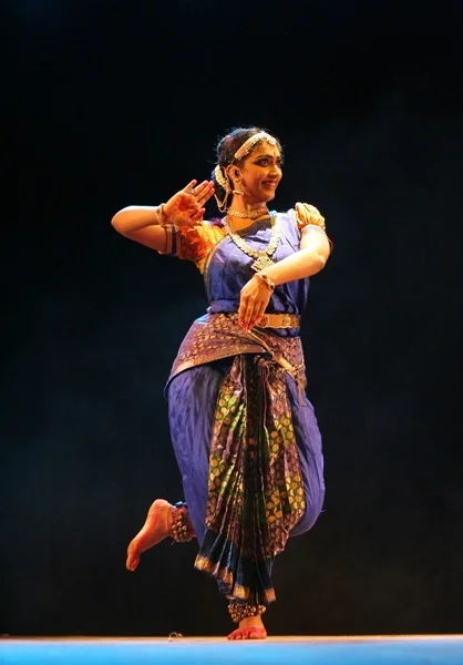 Emilias sainath utför bharatanatyam dans — Stockfoto