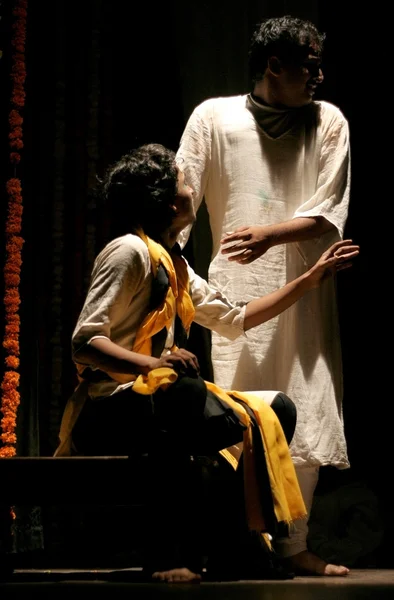 Актёры, исполняющие последний цвет, маратхи, тема "Спаси тигра" . — стоковое фото