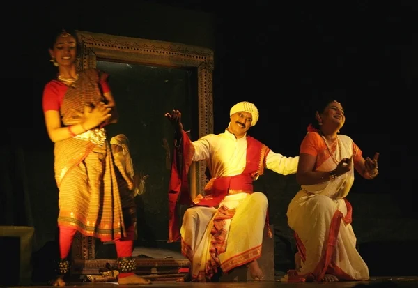 Artistas realizando Anabhigna Shakuntala, kannada jogar — Fotografia de Stock