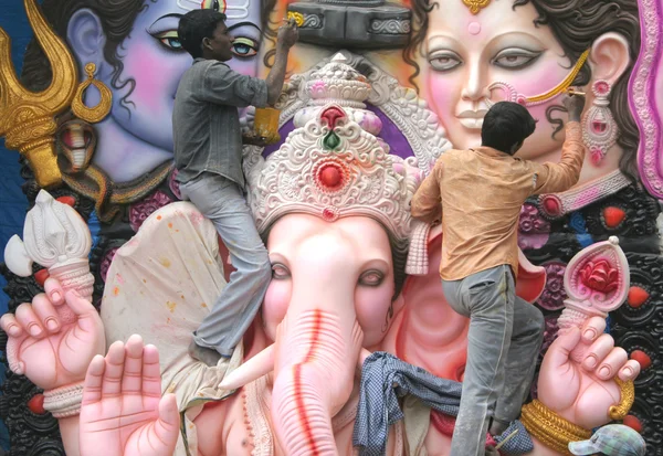 Making the Ganesha idol for hindu festival — Stock Photo, Image