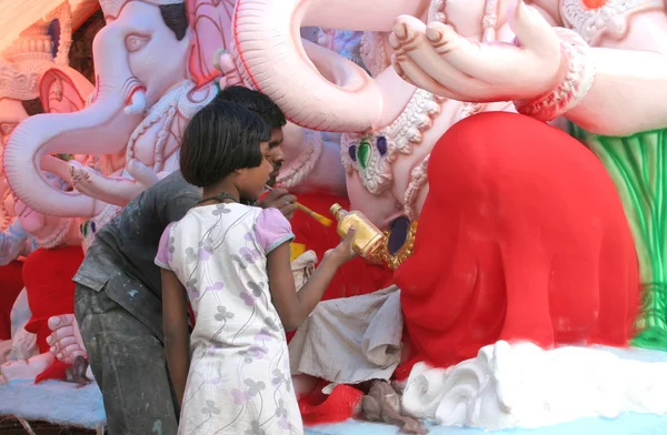 Making the Ganesha idol for hindu festival — Stock Photo, Image