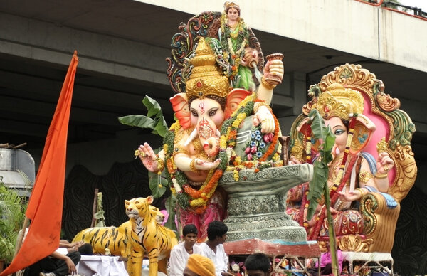 Ganesha idols are being transported for immersion