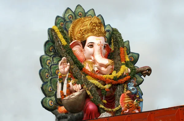 Ganesha bálványok merítés úton — Stock Fotó