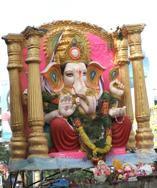 Ídolos de Ganesha a caminho da imersão — Fotografia de Stock