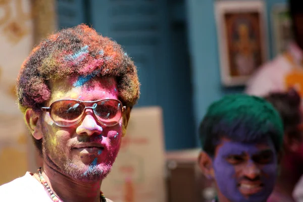 Indiska hinduiska fira holi festval — Stockfoto