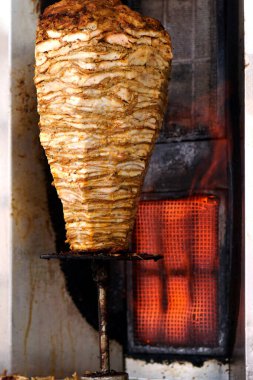 Hint sokak yemeklerinin shawarma yapım görüntüsü                               