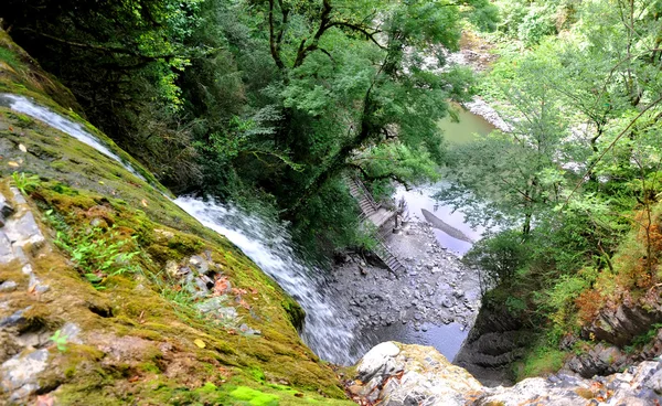 Cascata di Orekhovsky nel Parco Nazionale di Sochi, Russia — Foto Stock