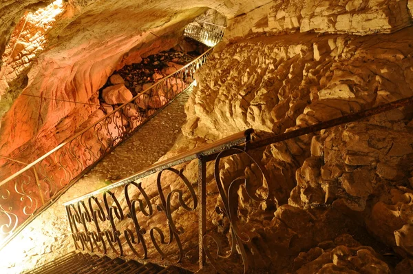 Экскурсия по Воронцовской пещере — стоковое фото