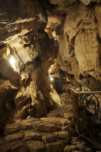 Grotte dans le parc national de Sotchi — Photo