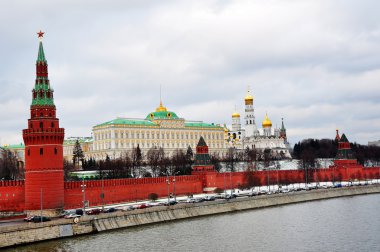 Moskova Kremlin, hükümet binaları ve katedral duyuru