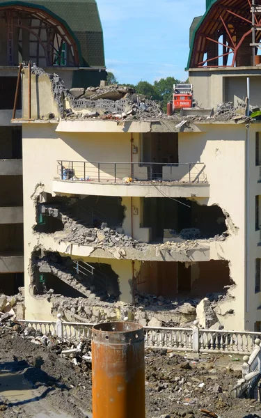 Demolition of illegally constructed building in Sochi, Russia — Stock Image Demolition of illegally constructed building in Sochi, Russia Stock Photo