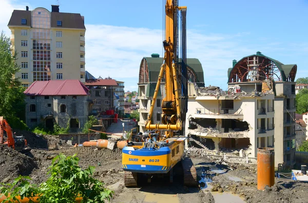 Demolición de un edificio construido ilegalmente en Sochi, Rusia Fotos de stock libres de derechos