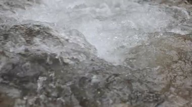 temiz su derin dağ Nehri