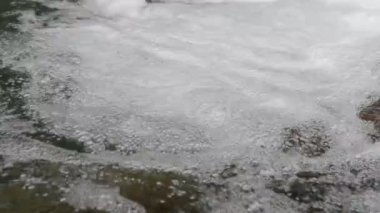 temiz su derin dağ Nehri