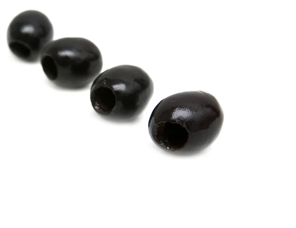 Aceitunas negras sobre un fondo blanco —  Fotos de Stock