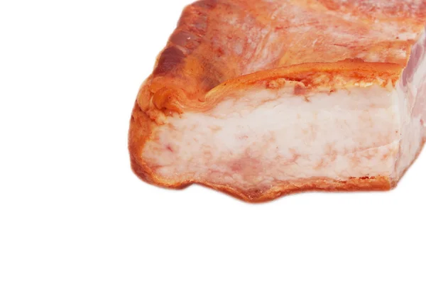 Pedaço de bacon fumado isolado sobre fundo branco . — Fotografia de Stock