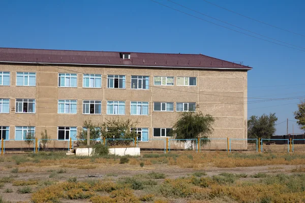 学校在哈萨克斯坦村巴达姆 — 图库照片