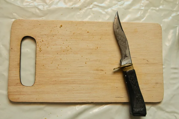 Bir bıçak ile bir tahta — Stok fotoğraf