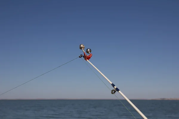 渔船上渔杆铃 — 图库照片