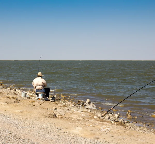 Halász horgászat a tavon — Stock Fotó
