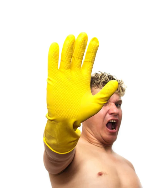 Homme en gants de caoutchouc jaune sur fond blanc — Photo