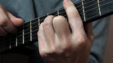 gitar çalmak