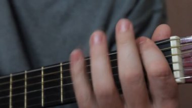 gitar çalmak