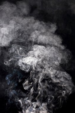 dumanı siyah arkaplanda