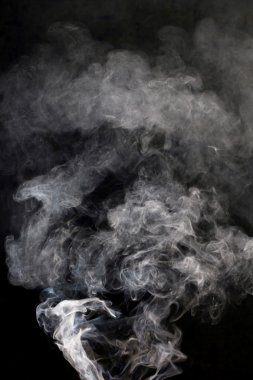 dumanı siyah arkaplanda