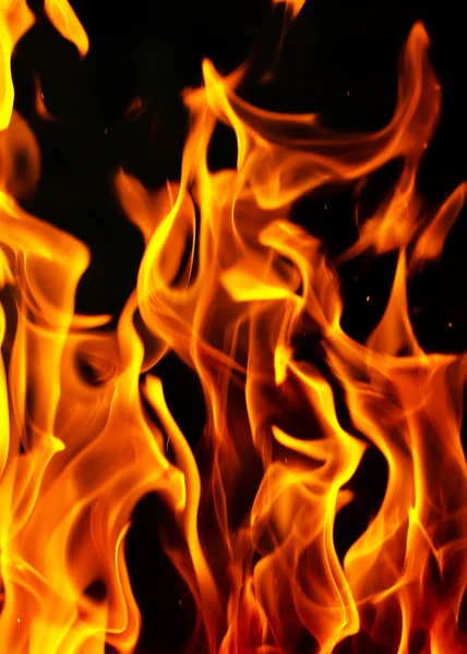 Brand flammer på en sort baggrund - Stock-foto