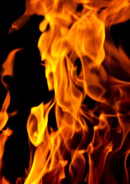 alevler siyah arkaplanda