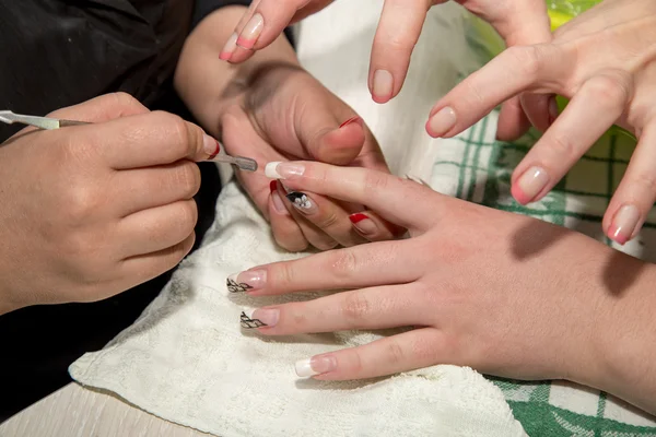 Manicure em salão de beleza — Fotografia de Stock