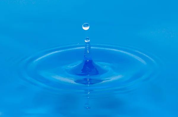 Mavi su damla — Stok fotoğraf