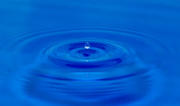 Drop of water in blue — Stock Photo, Image