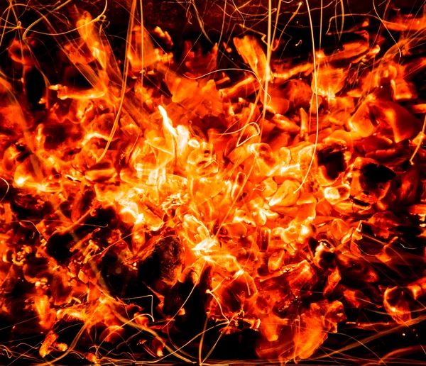 Abstraktní pozadí. oheň plameny na černém pozadí — Stock fotografie