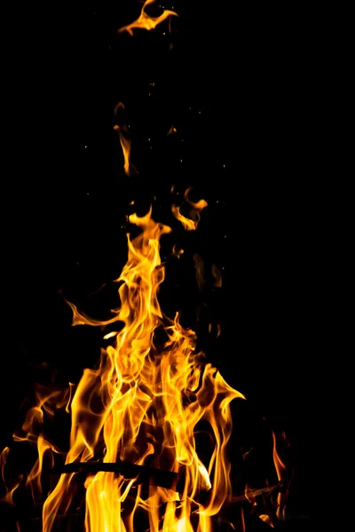Abstrakcyjne tło. ogień płomienie na czarnym tle — Zdjęcie stockowe