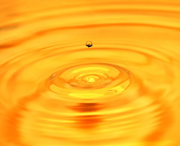 Fondo de agua dorada hermosa. macro — Foto de Stock