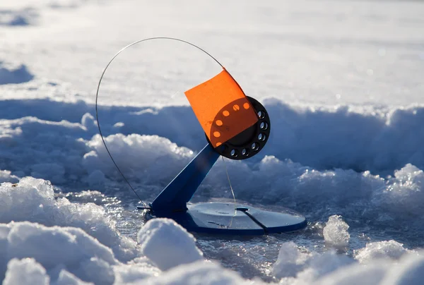Rybaření linky v díře s otvory v ledu — Stock fotografie
