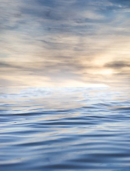 Clouds with reflection on water — Stock Photo, Image