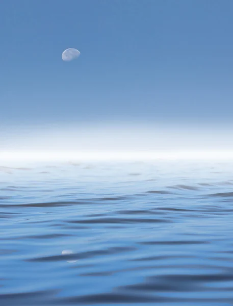 Nubes con reflexión sobre el agua — Foto de Stock