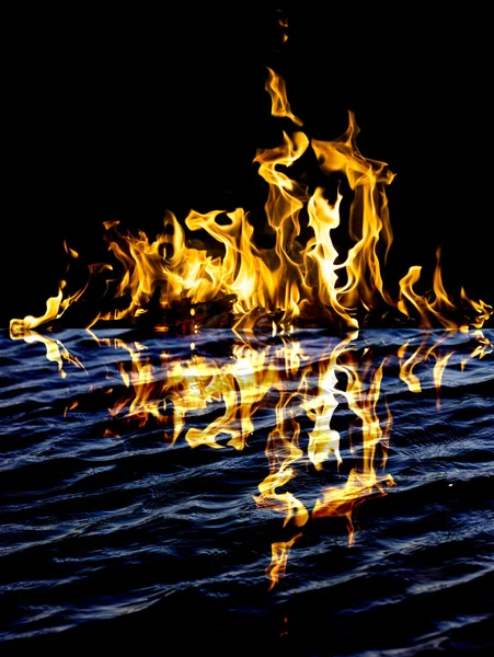 Flame fire with reflection in water — Stock Photo, Image