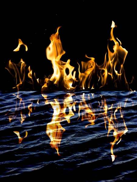 Flame fire with reflection in water — Stock Photo, Image