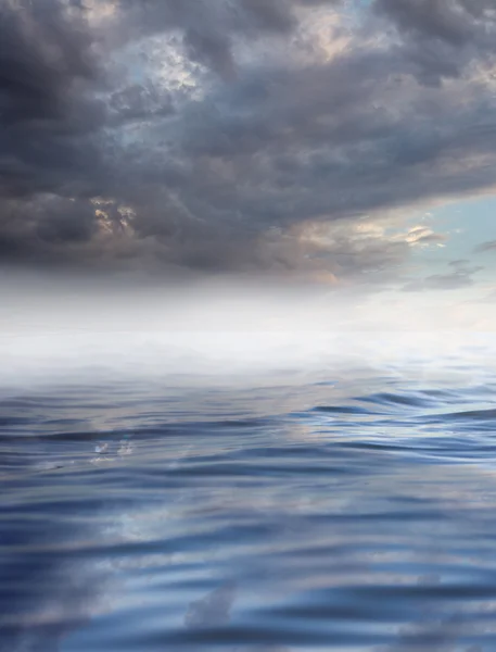 Clouds with reflection on water — Stock Photo, Image