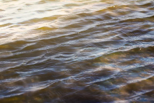 Wasser mit Himmelsspiegelung — Stockfoto