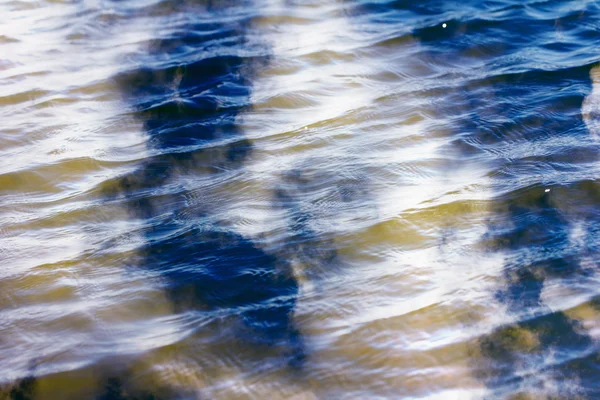 Agua con reflejo del cielo — Foto de Stock