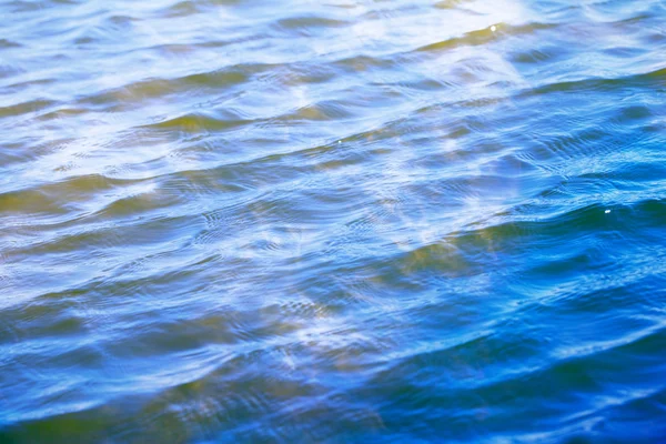 Agua con reflejo del cielo — Foto de Stock