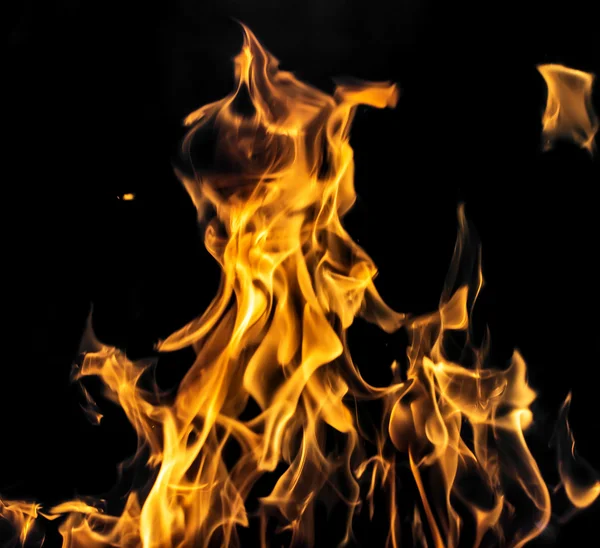 Feuer auf schwarzem Hintergrund — Stockfoto