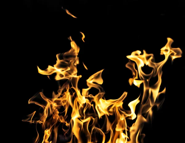 Feuer auf schwarzem Hintergrund — Stockfoto